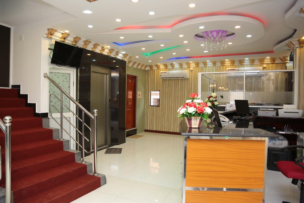 Global City Hotel Maligawatta Exteriör bild