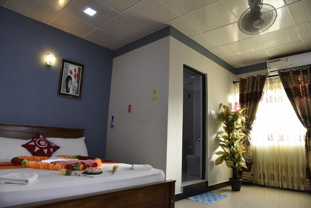 Global City Hotel Maligawatta Exteriör bild